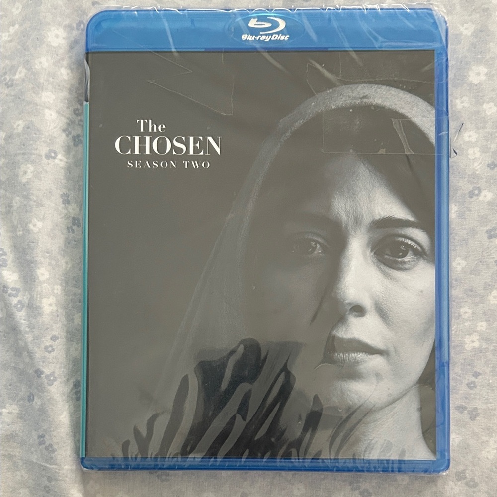 Elegant Ceramic Vase - White and Blue